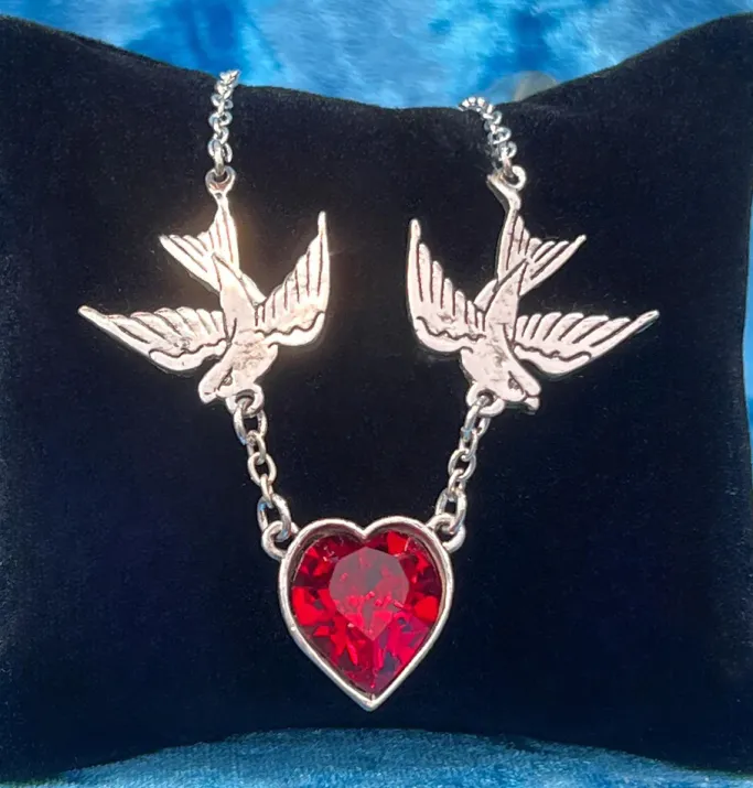 Alchemy Gothic Alchemy Swallow Heart Pendant UL17 ULFP1