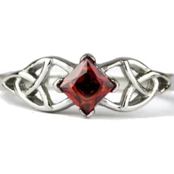 Echt etNox Celtic Crystal Zirconia Ring Red