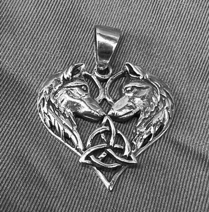 Echt etNox Wolf Heart Silver Pendant