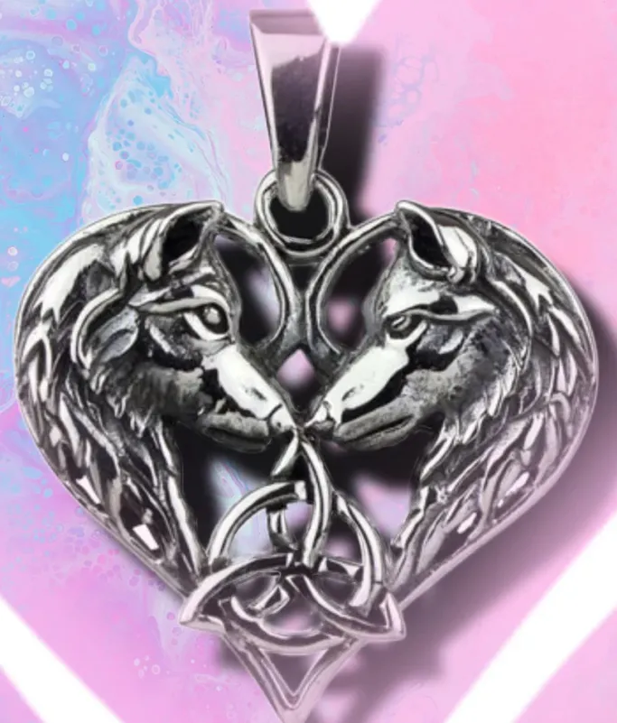 Echt etNox Wolf Heart Silver Pendant