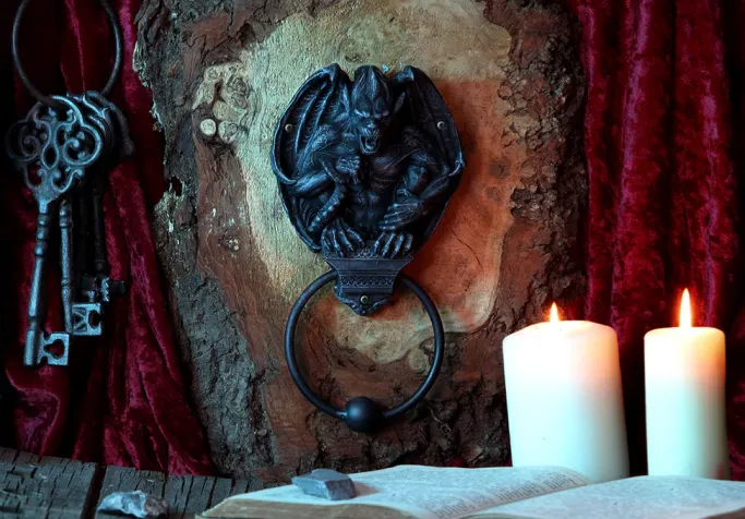 Nemesis Now Grotesque Greeting Door Knocker