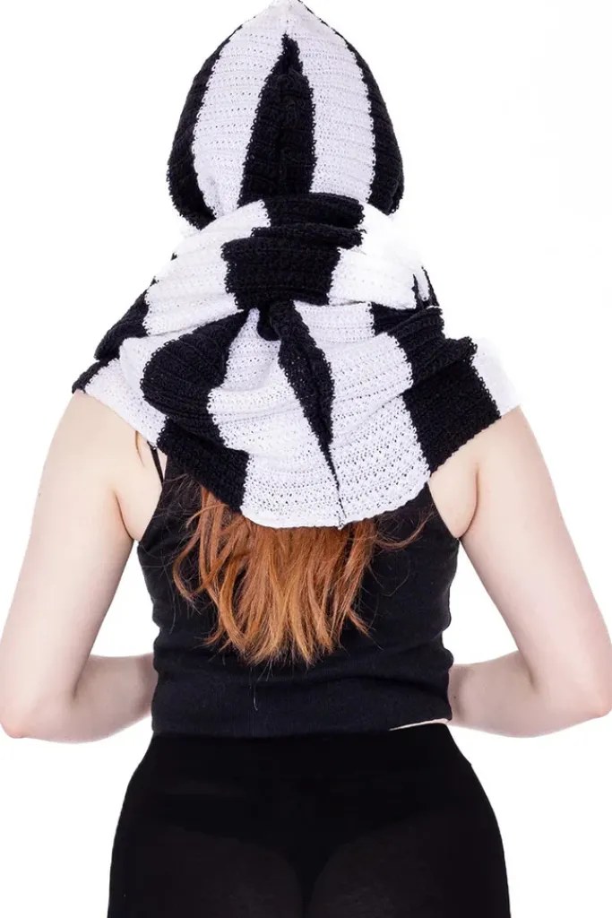 Innocent Clothing Heartless Zenni Scarf Black/White