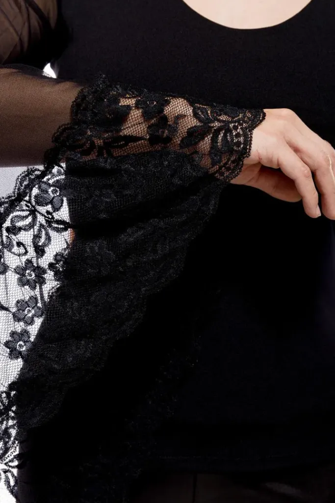 Ocultica Top with Lace